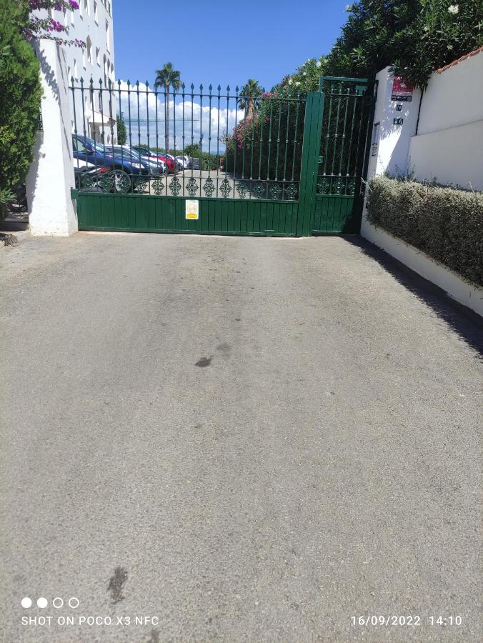 Casa Trebol Parquing Gratis Apartment Estepona Exterior photo